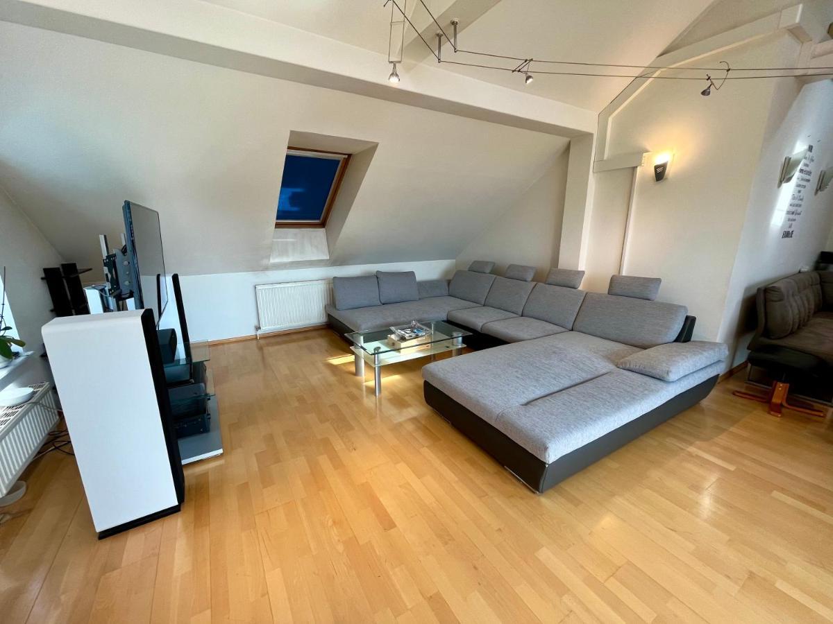Atemberaubendes Loft Mit Pool Viena Exterior foto
