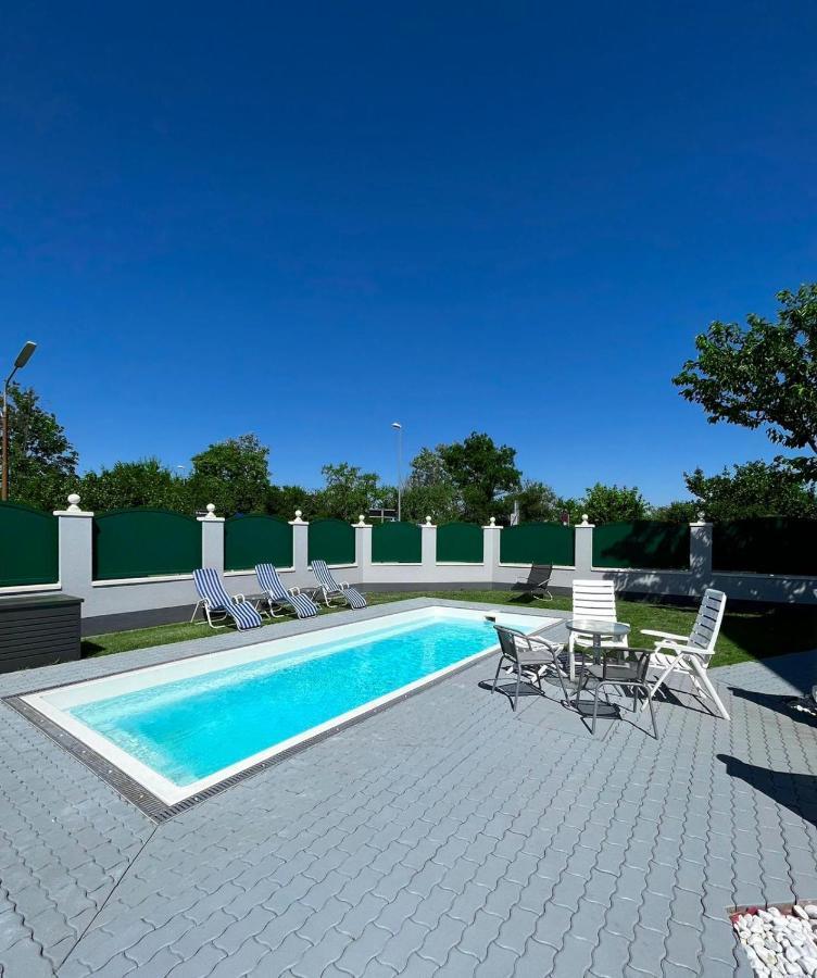Atemberaubendes Loft Mit Pool Viena Exterior foto